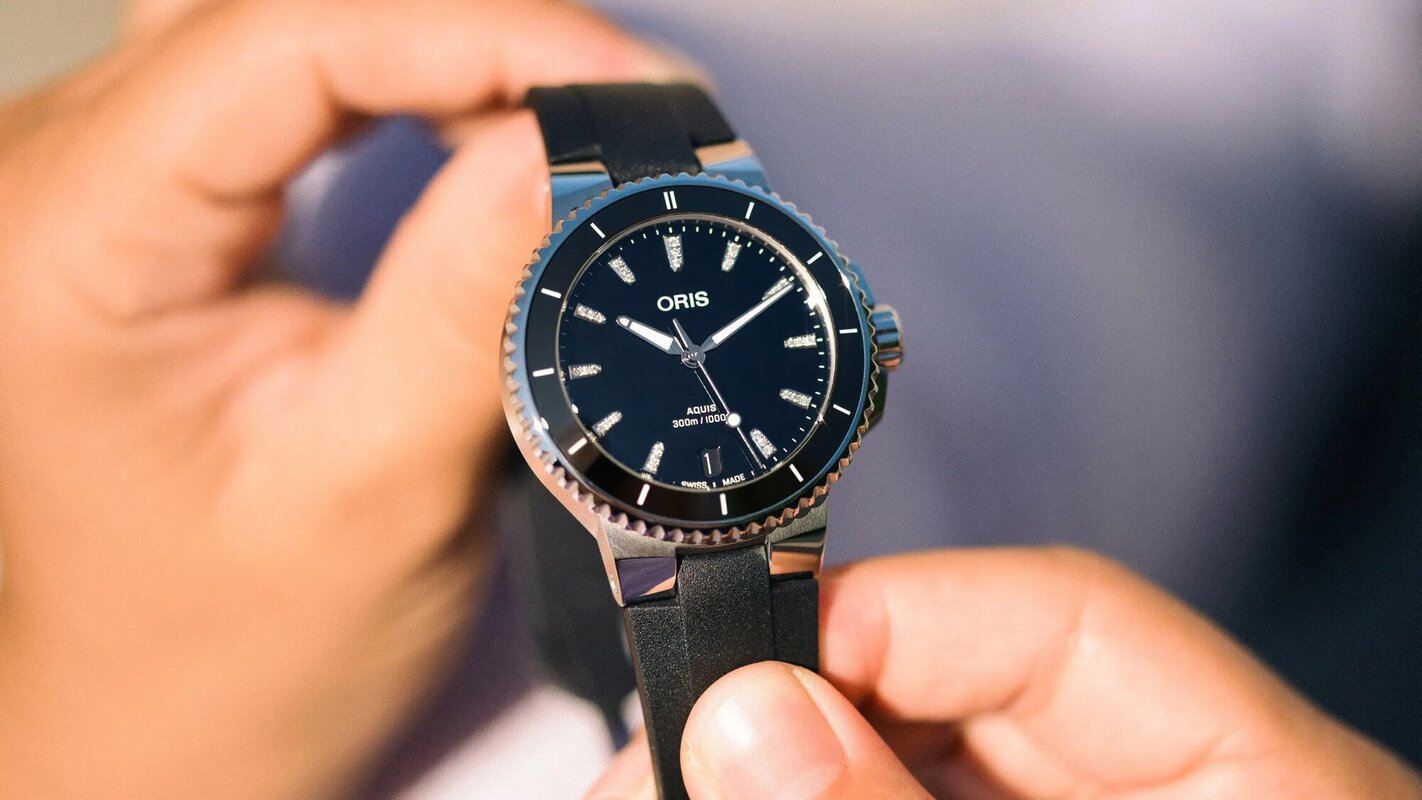 Reloj Oris Aquis Date Diamonds 01 733 7792 4194-07 4 19 64FC